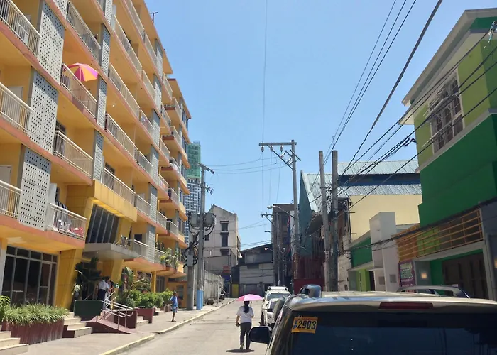 Crossroads Hostel Manila